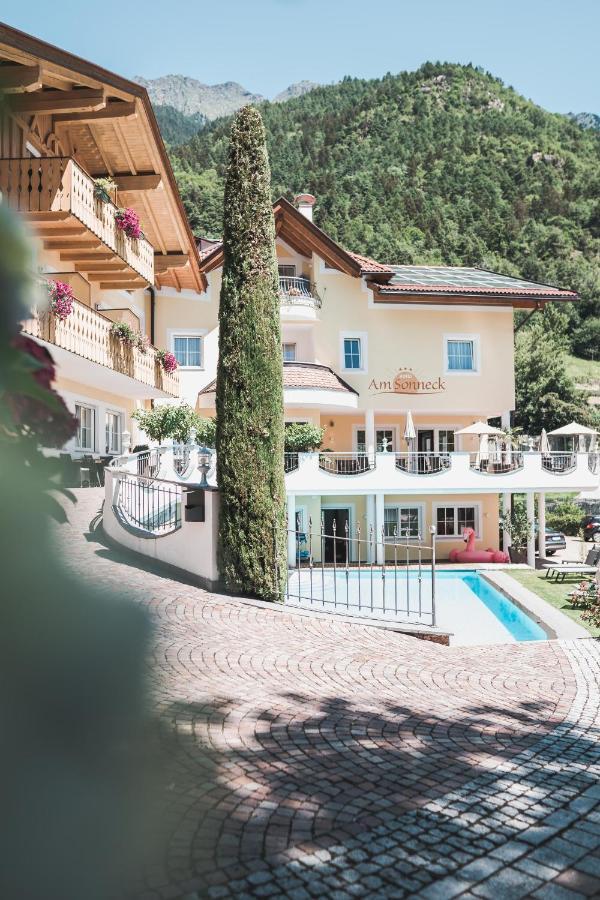 Hotel Am Sonneck Algund Buitenkant foto