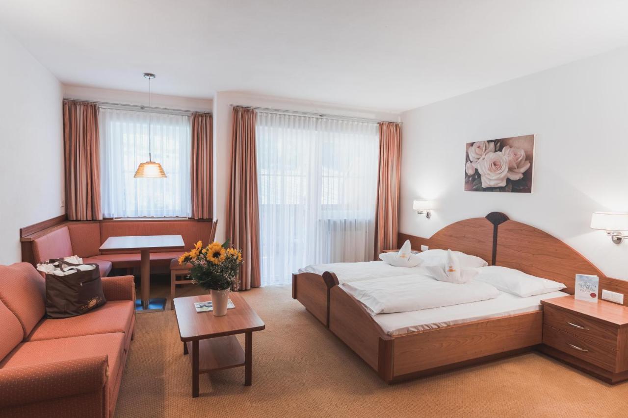 Hotel Am Sonneck Algund Buitenkant foto